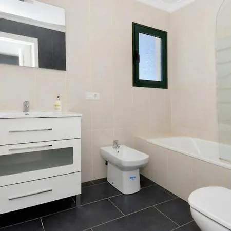 Romance And Moonlight -ideal For Couples, Hot Tub, Pool, Lanzarote بلايا بلانكا